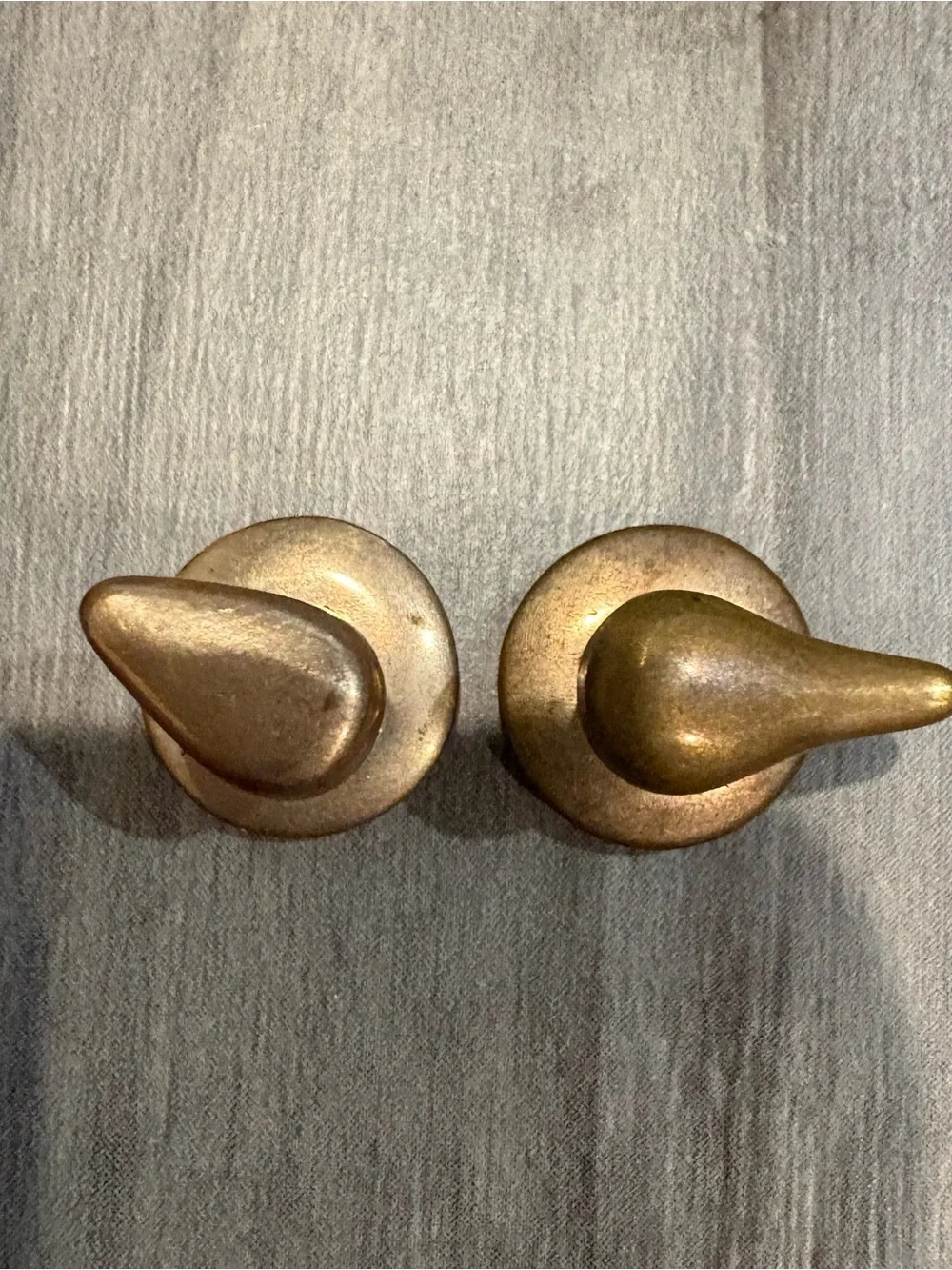 Antique Gold-Tone Torpedo/ Bean Back Pearl Faced With Box